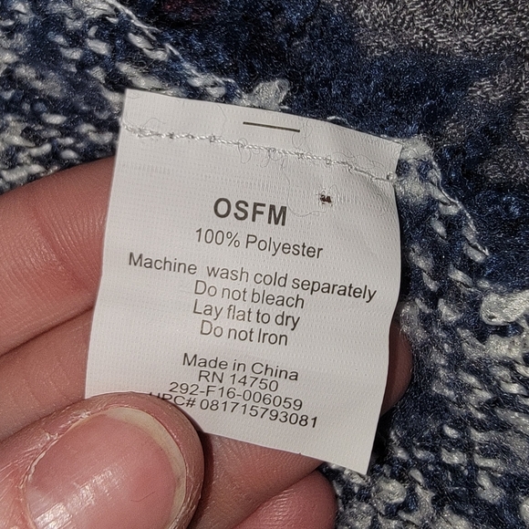 Large scarf - Picture 2 of 3